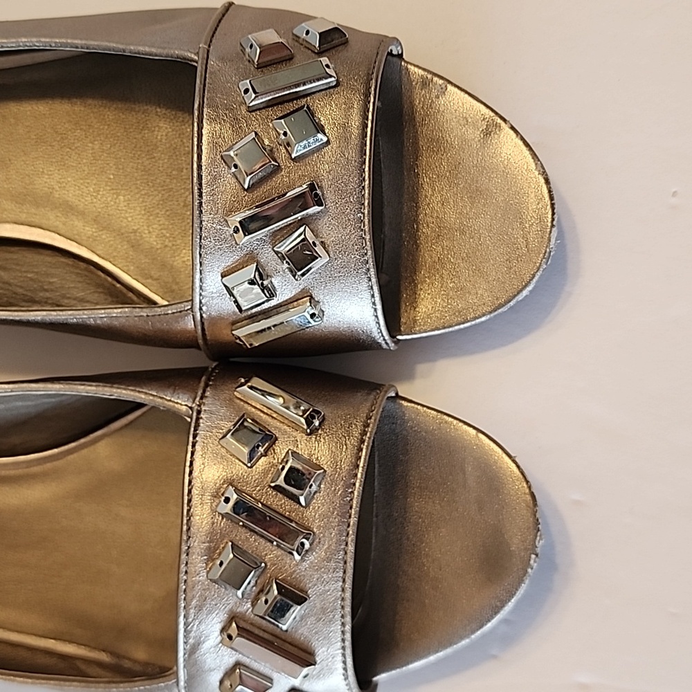 Cole Haan Leather Sleek Elegant Toeless Shoes Light Gold Flat Classy Design - Picture 5 of 7